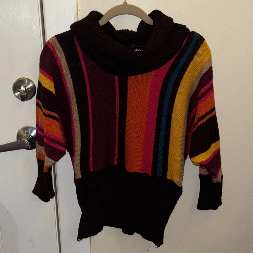2010s striped turtleneck sweater